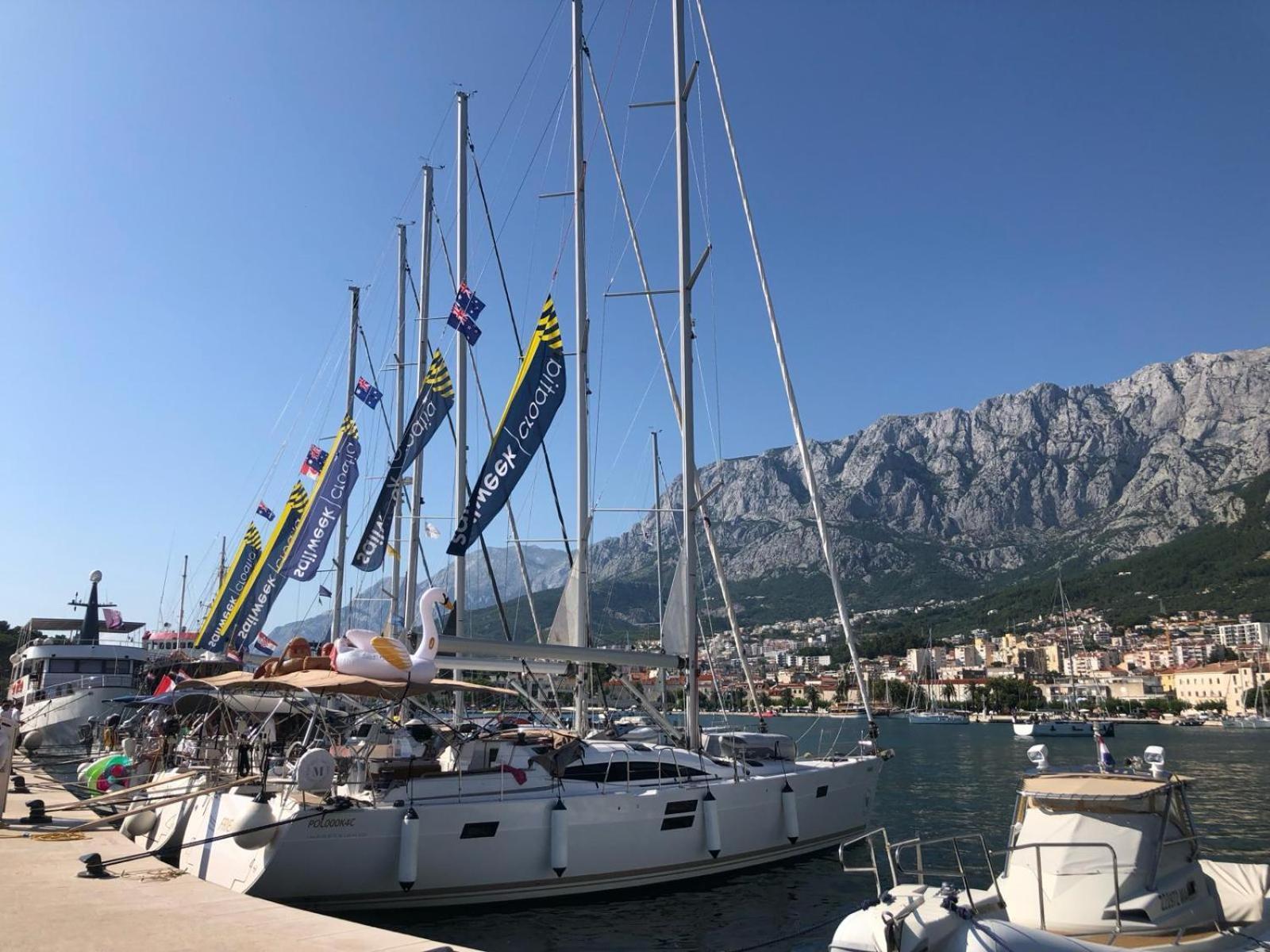 Uzelac Apartment With Pool Makarska Exterior photo